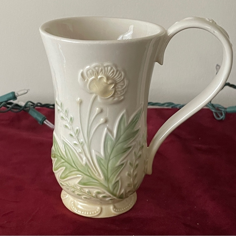 Floral Embossed Grasslands Road Mug Large
